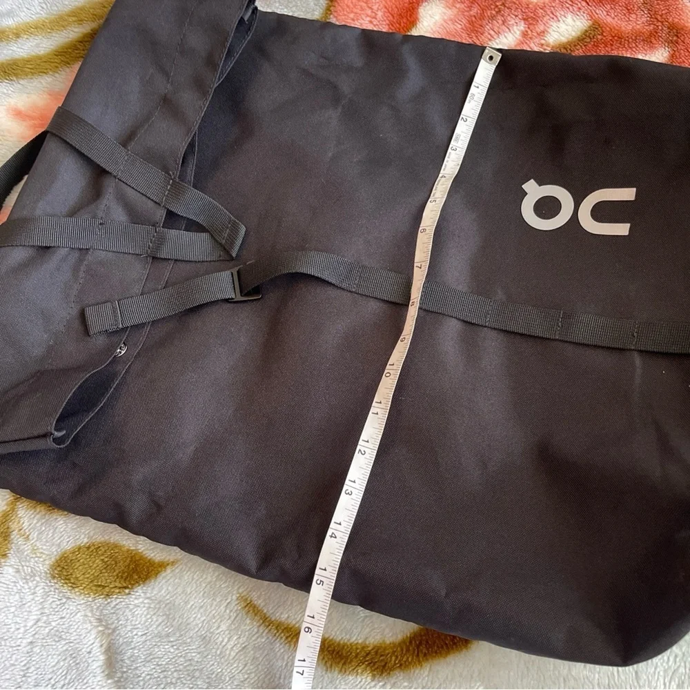 On Running Charcoal Roll-Top Backpack dark black